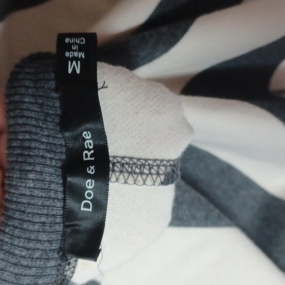 Doe and Rae Chevron Striped sweatshirt, cream & gray, soft, stretchy - Picture 7 of 7